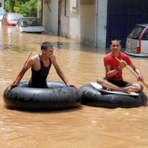 Floods ravage Bihar: 14 dead, 5 lakh hit