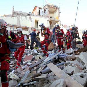 Strong quake rattles Italy, many feared dead