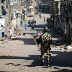 After a day of violence, curfew remains imposed in Kashmir