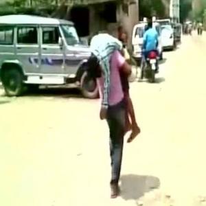 Boy dies on father's shoulder after being denied medical help in Kanpur