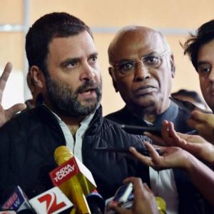 Earthquake will come if I speak in Parliament: Rahul on note ban