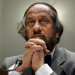 Students refuse to accept degrees from Pachauri