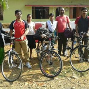 Naxals release 3 Pune youths on cycle rally for peace