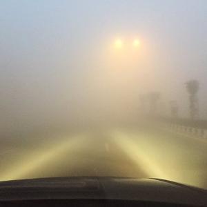 Dense fog blankets Delhi; disrupts road and air traffic