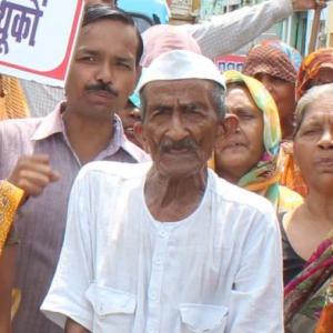 97-year-old freedom fighter tries to torch liquor shop