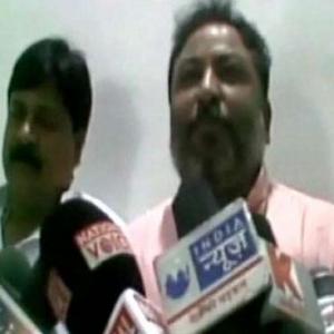 BSP leader offers Rs 50 lakh for Dayashankar's tongue
