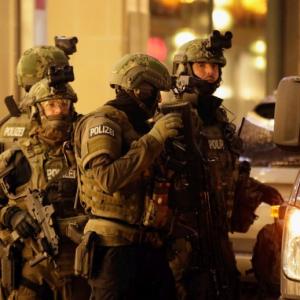 'Lone' Munich shooter kills nine in mall rampage, commits suicide