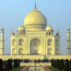 SC expresses concern over change of colour of Taj Mahal