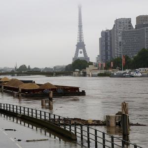 Louvre shut, thousands evacuated as France declares flood emergency