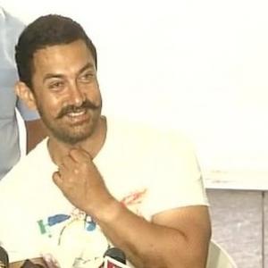 Only 'passionate' stars must enter politics: Aamir