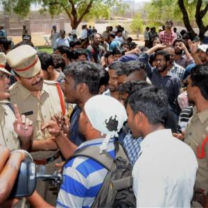 Hyderabad university students held for protest against VC get bail