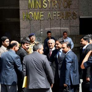 Pakistan probe team at Pathankot air base amidst protests