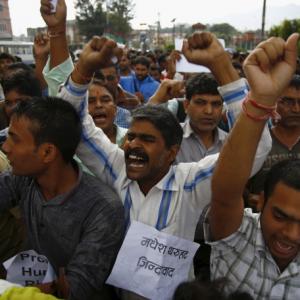 Nepal government invites Madhesis to resolve deadlock