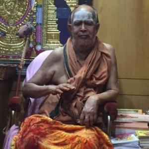 Kanchi shankaracharya: 'Jayalalithaa will win'