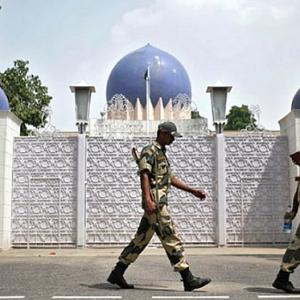 Army men arrested in Agra for links with Pak spies
