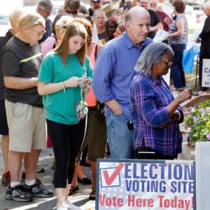 Early US voters shatter polling record; Tweet analysis predicts Hillary win