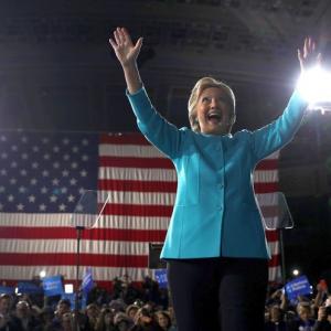 FBI gives clean chit to Clinton in last-minute relief