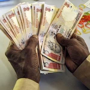 Govt clarifies: No jail, but minimum Rs 10,000 fine for holding old notes