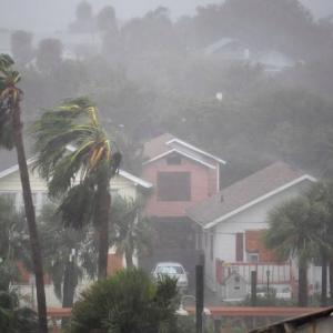 Hurricane Matthew kills 4 in Florida; Haiti toll above 800