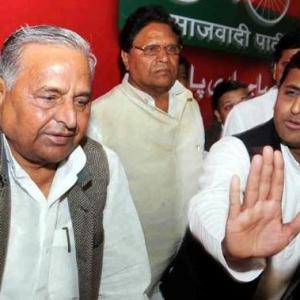 Mulayam ignores Akhilesh, names candidates preferred by Shivpal