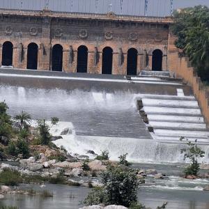 Continue releasing 2000 cusecs of Cauvery water to TN: SC tells Karnataka