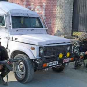 Srinagar: Terrorists attack CRPF convoy, jawan killed