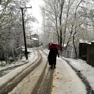 PHOTOS: It's April, but it's snowing in Kashmir!