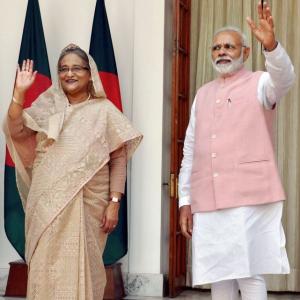 India-Bangladesh ink 22 pacts; PM assures early solution on Teesta
