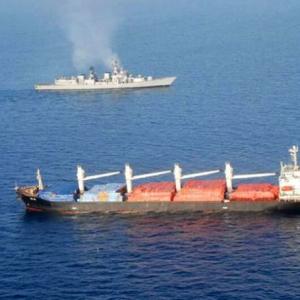 India, China warships foil pirate attack in Gulf of Aden