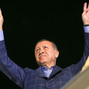 Erdogan clinches victory in Turkish constitutional referendum