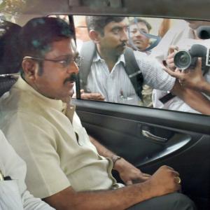 Day after 7-hour questioning, Dinakaran quizzed again in bribery case