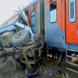 100 passengers injured after Kaifiyat Express derails in UP