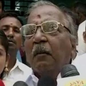 Top AIADMK leader switches to Panneerselvam's camp