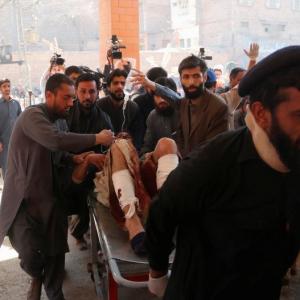 Taliban suicide bombers attack court in Pakistan, 7 killed