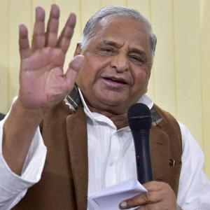 Mulayam vows to keep SP united, save 'cycle' at all costs