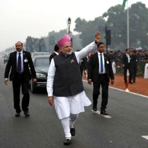 PM Modi breaks protocol again, walks down Rajpath to greet people