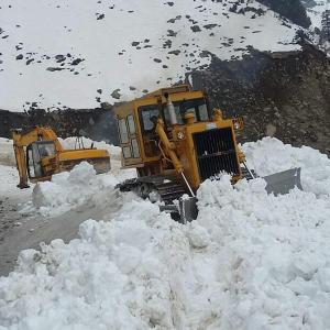 Fresh avalanches hit J&K, toll over 20