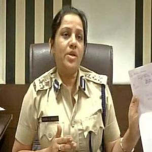 Notice to cop who reported special treatment to Sasikala in jail