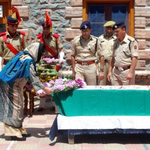Cop stoned to death by mob outside Srinagar mosque; 2 arrested