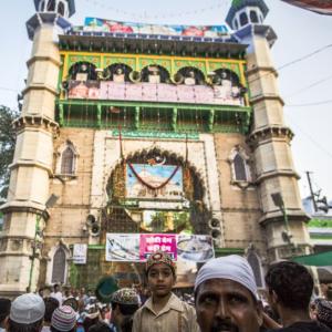 Ajmer dargah head asks Muslims to stop eating beef