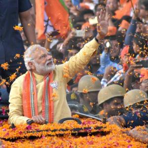 PM Modi hits the streets of Varanasi for second day running