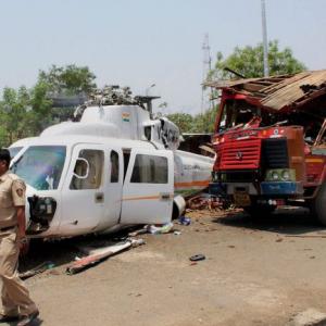 VIDEO: Chopper carrying Fadnavis crash-lands