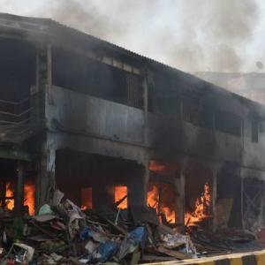 Massive fire outside Bandra station in Mumbai during demolition drive