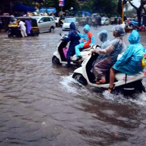 Heavy rains lash Mumbai; schools, colleges to be shut today