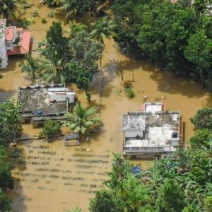 Kerala: 6 lakh in relief camps, thousands still waiting to be rescued