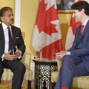 Aamir, Shah Rukh party it up with Canada's Trudeau