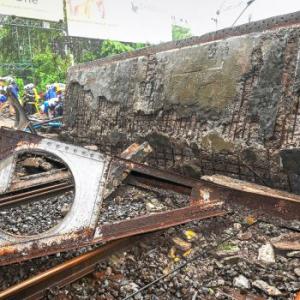 Bridge collapses near Mumbai's Andheri station, local train services hit