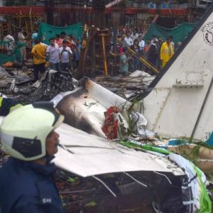 5 people killed as plane crashes in Mumbai