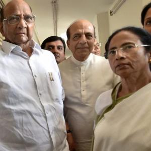 In Delhi, Mamata Banerjee tries to build an anti-BJP front for 2019