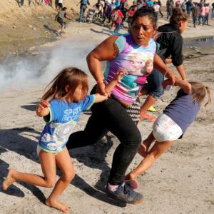 Showdown at Mexican border: US agents fire tear gas at migrants